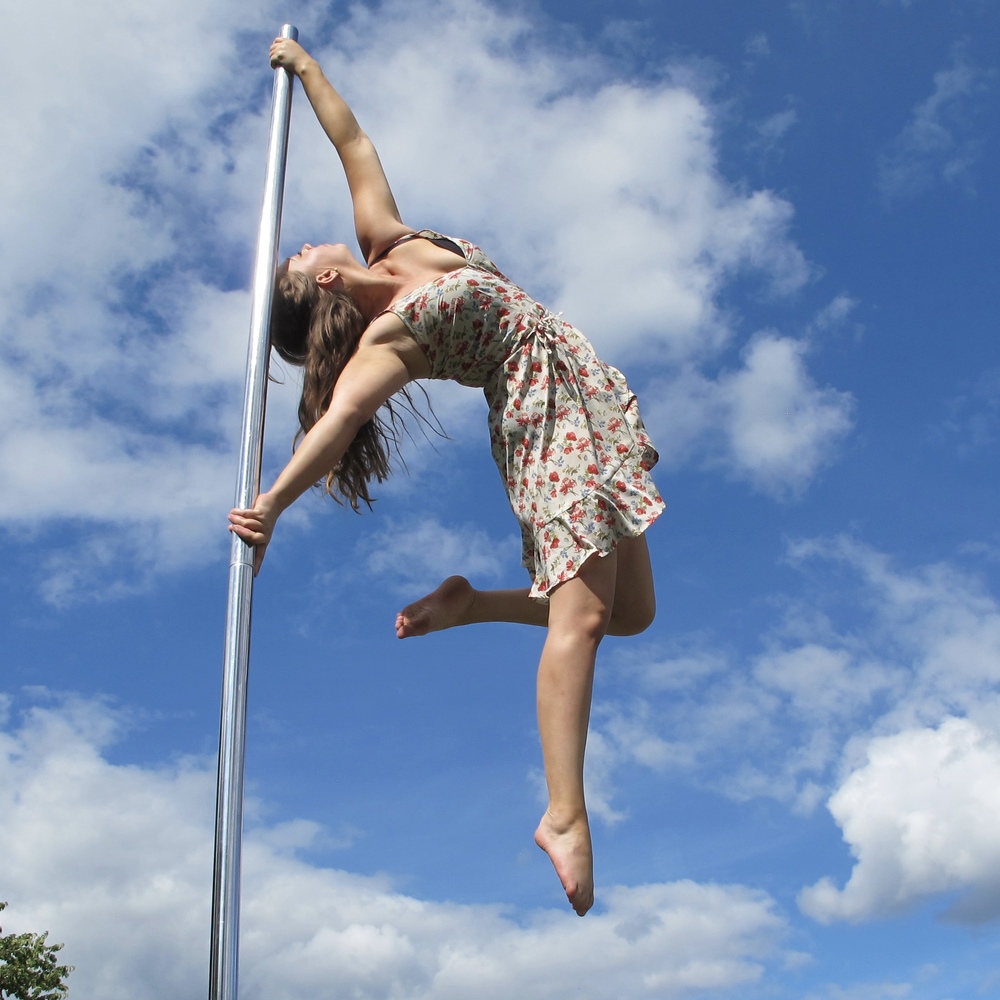 En elegant Workshop med Mathilda, Tisdag 19 augusti kl 18:45-20:00 med naturligt utseende och känsla. Detaljerad utformning med realistiskt bladverk. 
